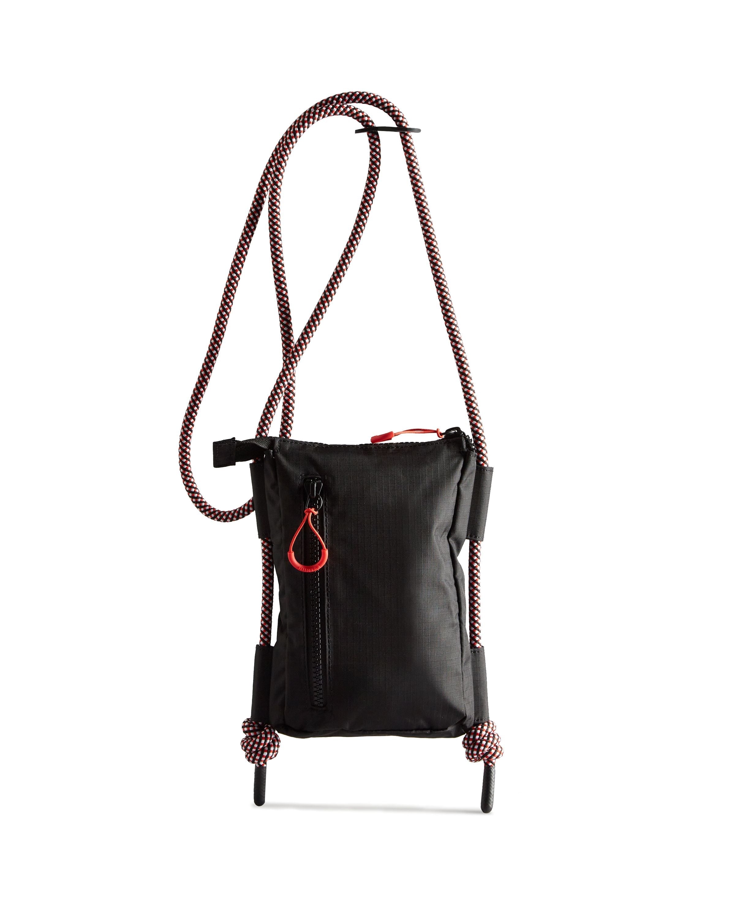 トラベル リップストップ リサイクル ナイロン フォンポーチ - ブラック/レッド ボックス ロゴ