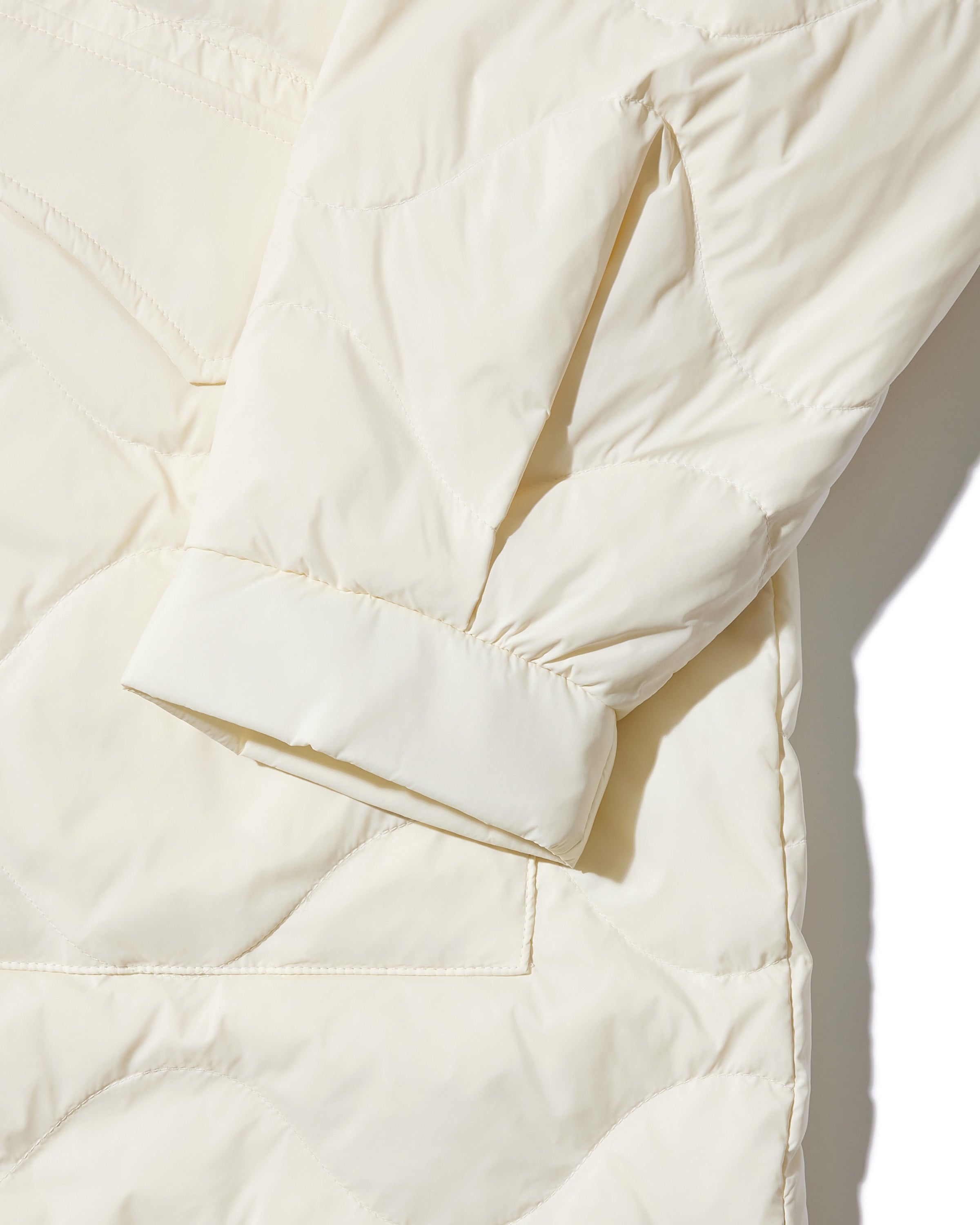 レディース エクスプローラー キルテッド ダウン ジャケット - アイボリー