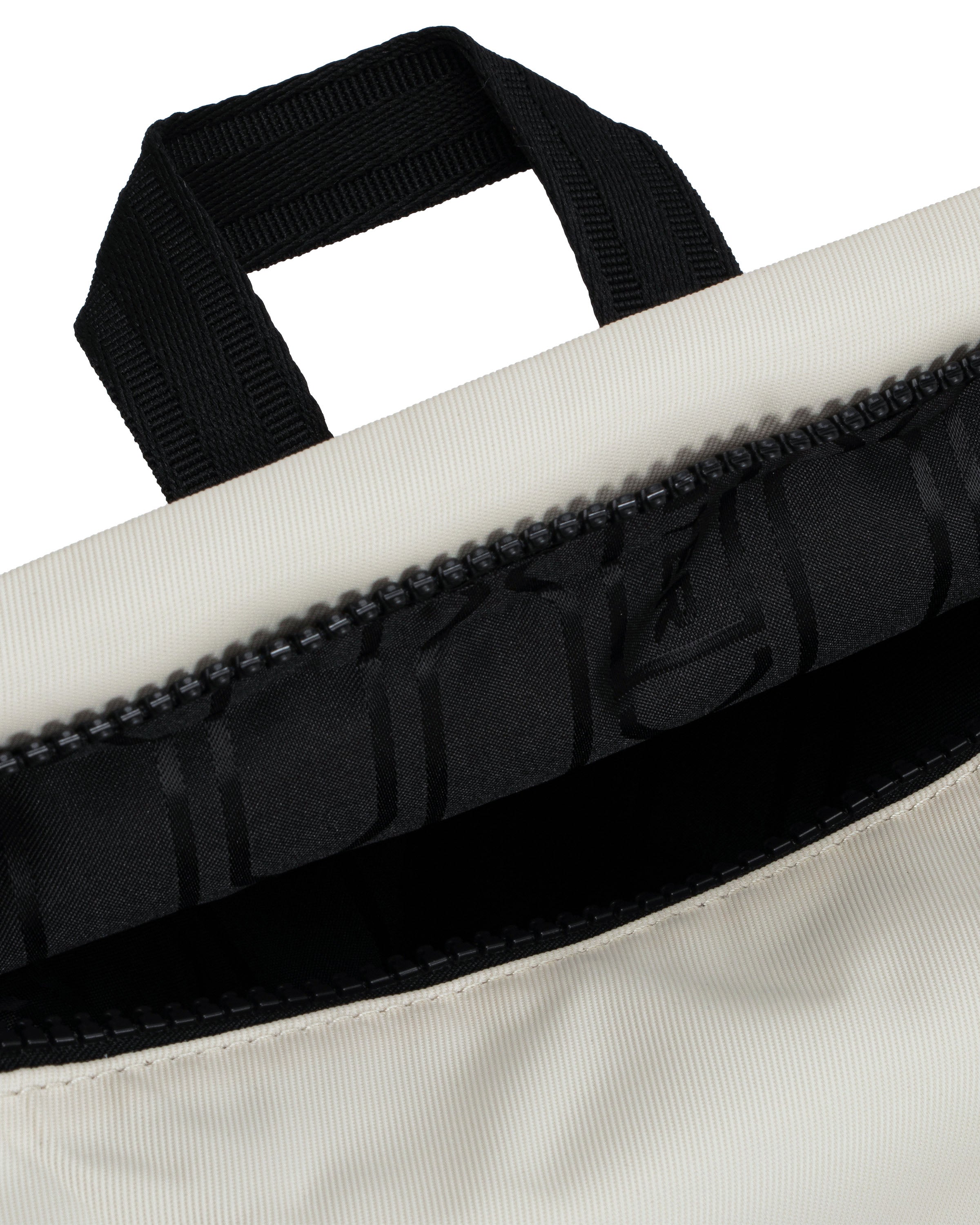 ナイロン パイオニア ミディアム トップクリップ バックパック - ソフトサンド