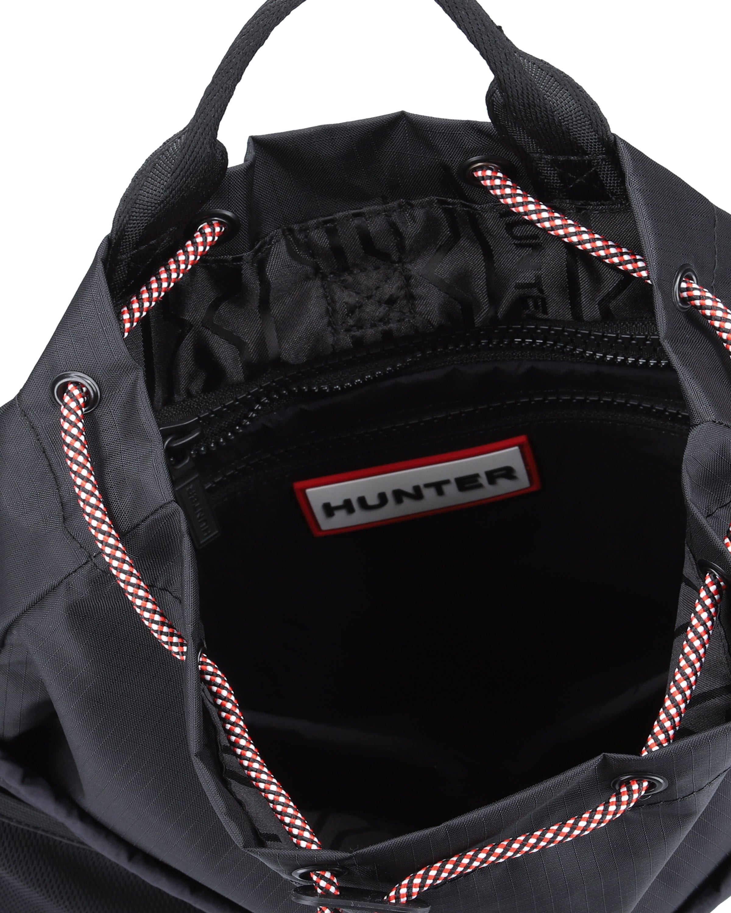 トラベル マルチファンクション パッカブル バックパック - ブラック / レッドボックスロゴ