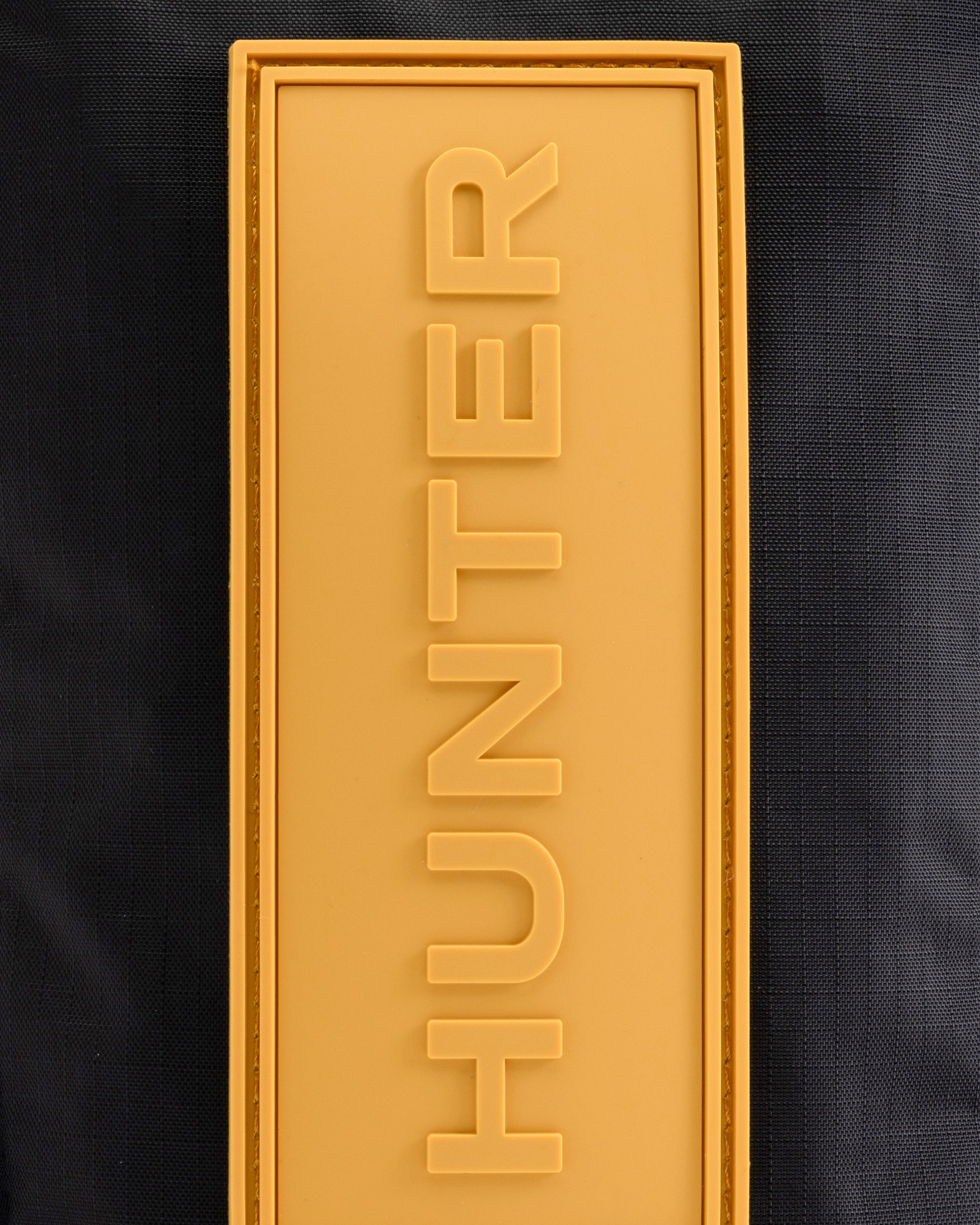 トラベル リップストップ リサイクル ナイロン フォンポーチ - ブラック / リッチオーカー