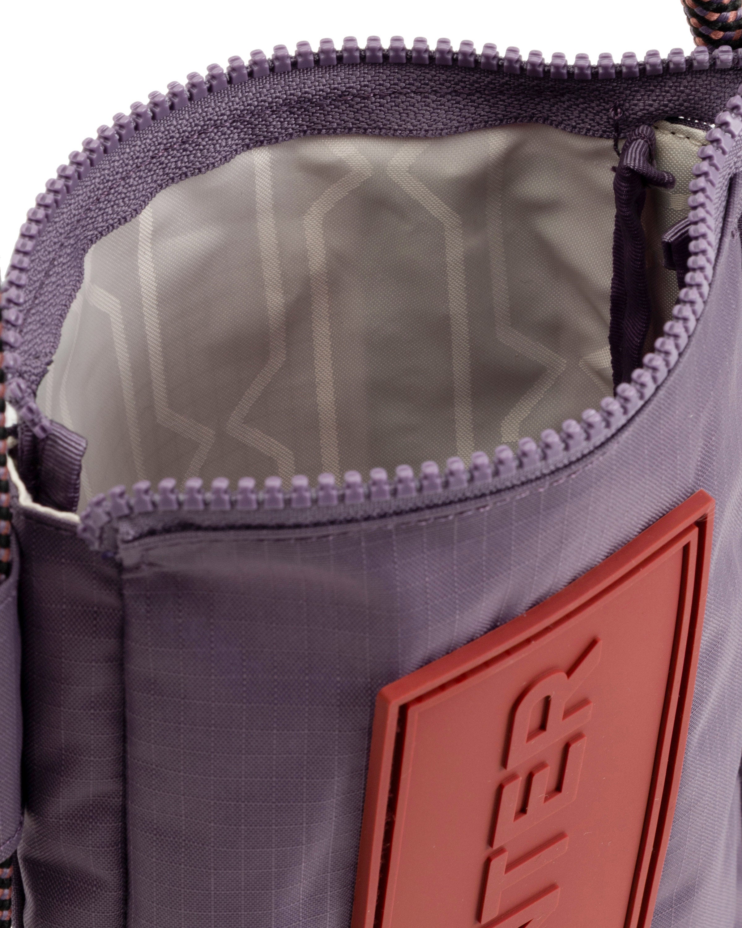 トラベル リップストップ リサイクル ナイロン フォンポーチ - ドリーミーグレープ