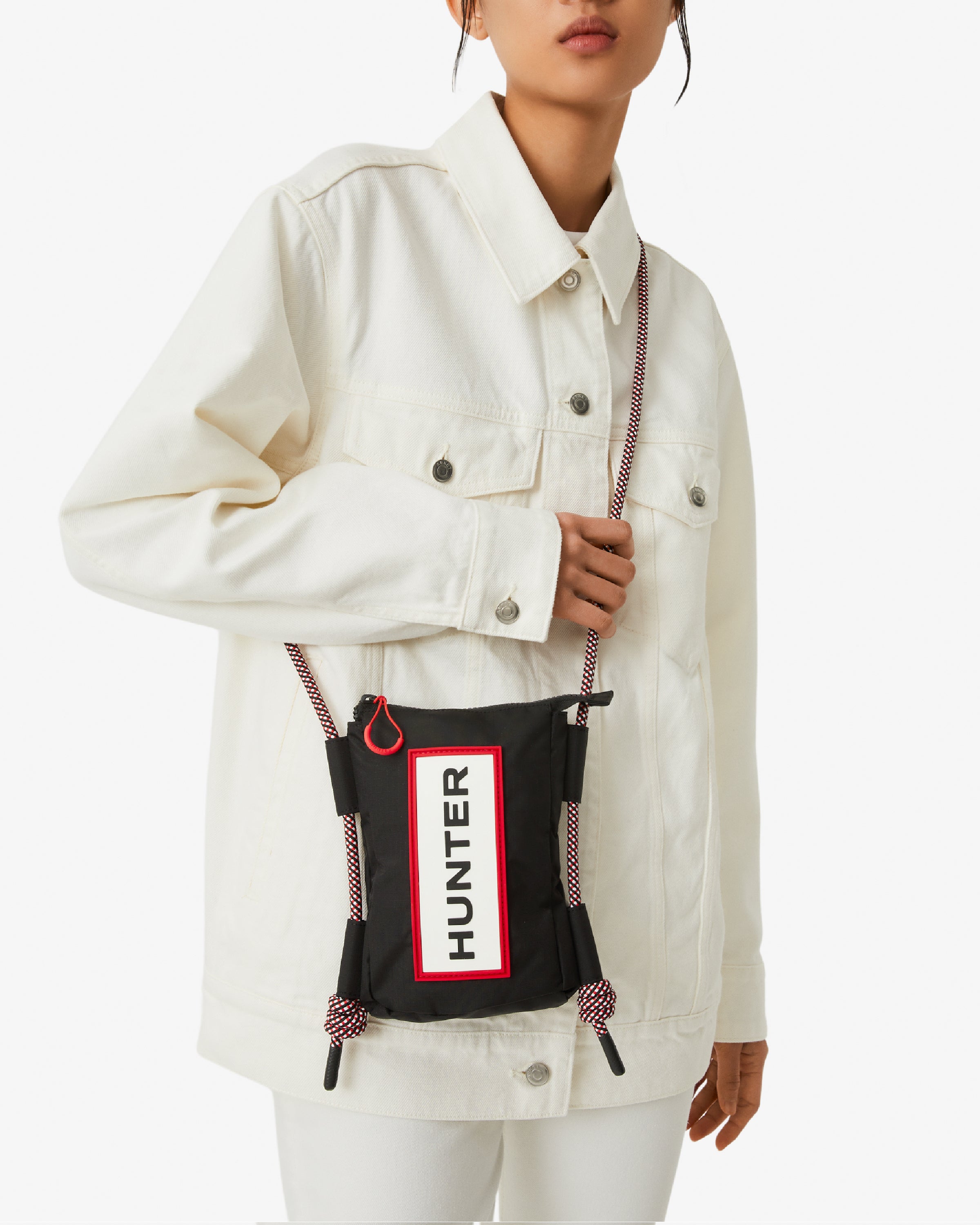 トラベル リップストップ リサイクル ナイロン フォンポーチ - ブラック/レッド ボックス ロゴ