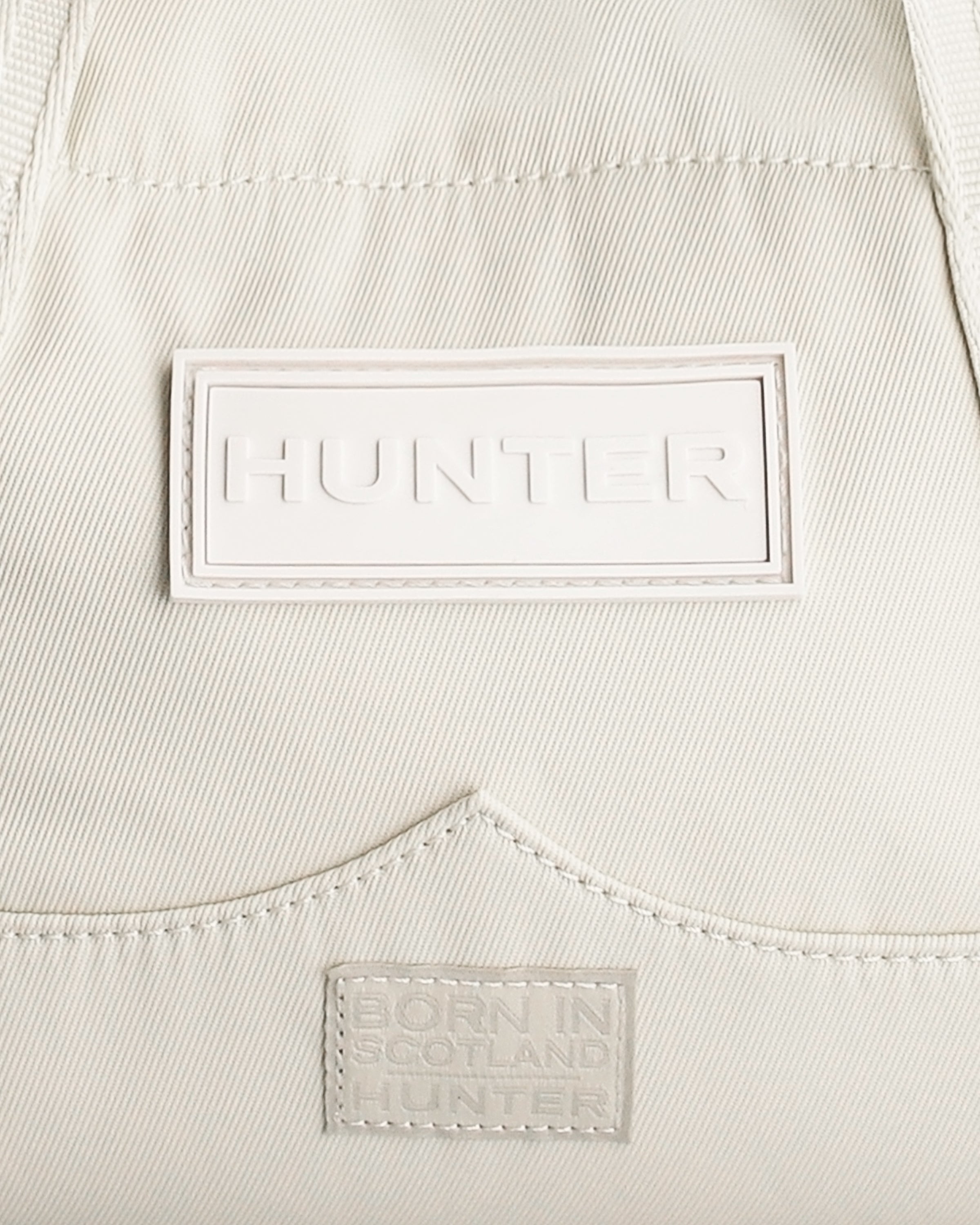 ナイロン ミニ トップクリップ トート ボーン イン スコットランド - ソフトサンド / シェイデッドホワイト