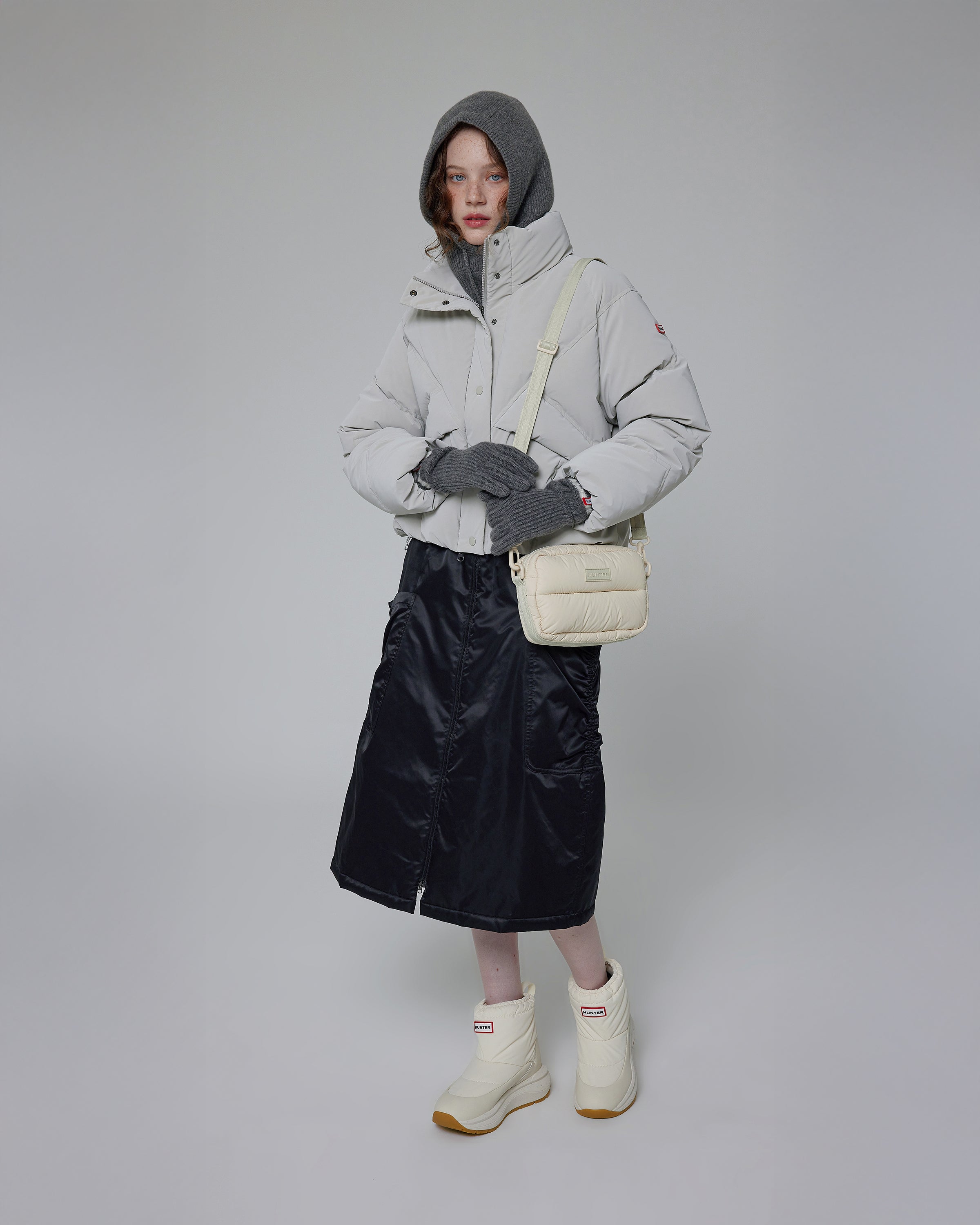 イントレピッド エクストラ パフド クロスボディ - キャンバスクリーム