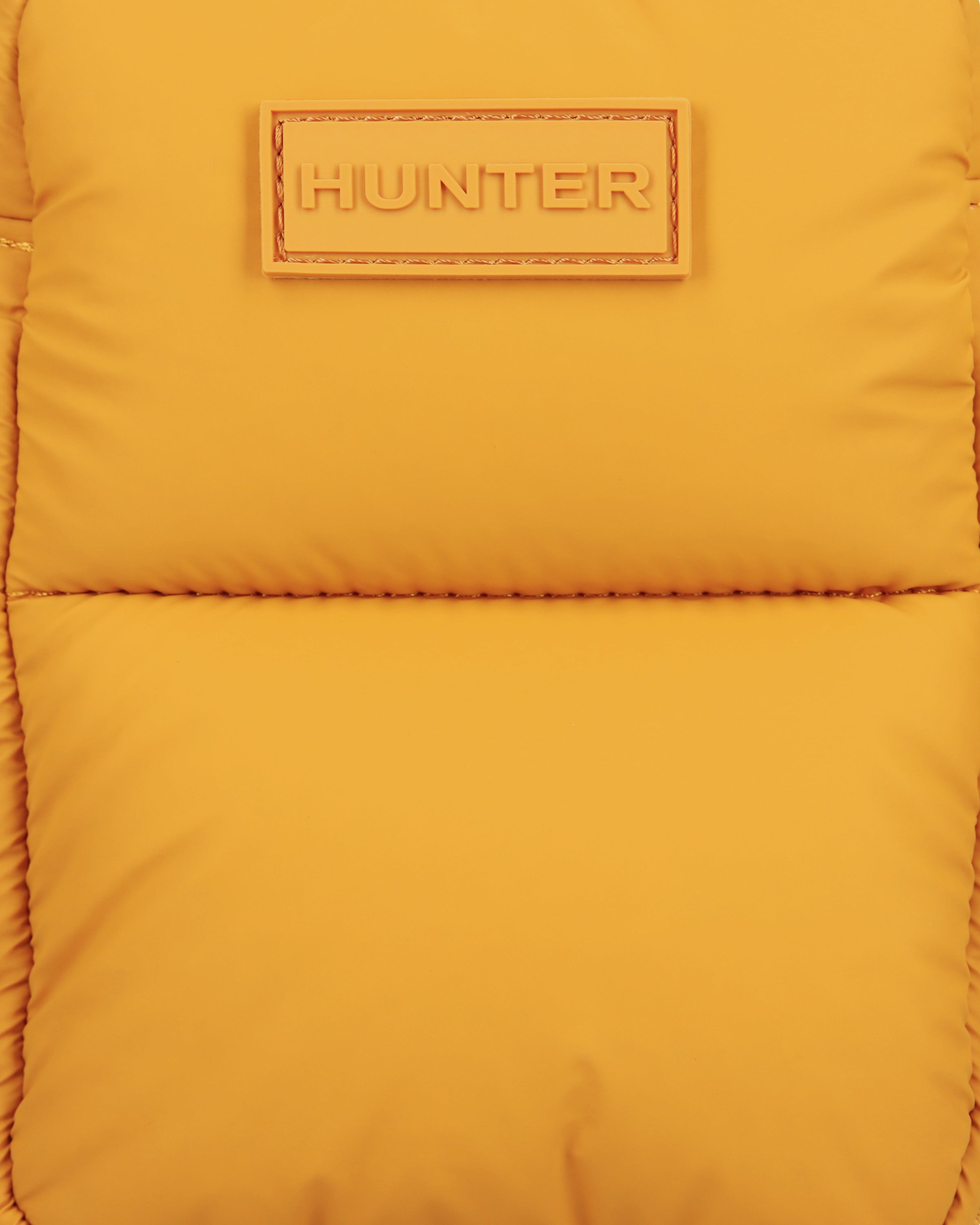 イントレピッド エクストラ パフド フォンポーチ - リッチオーカー