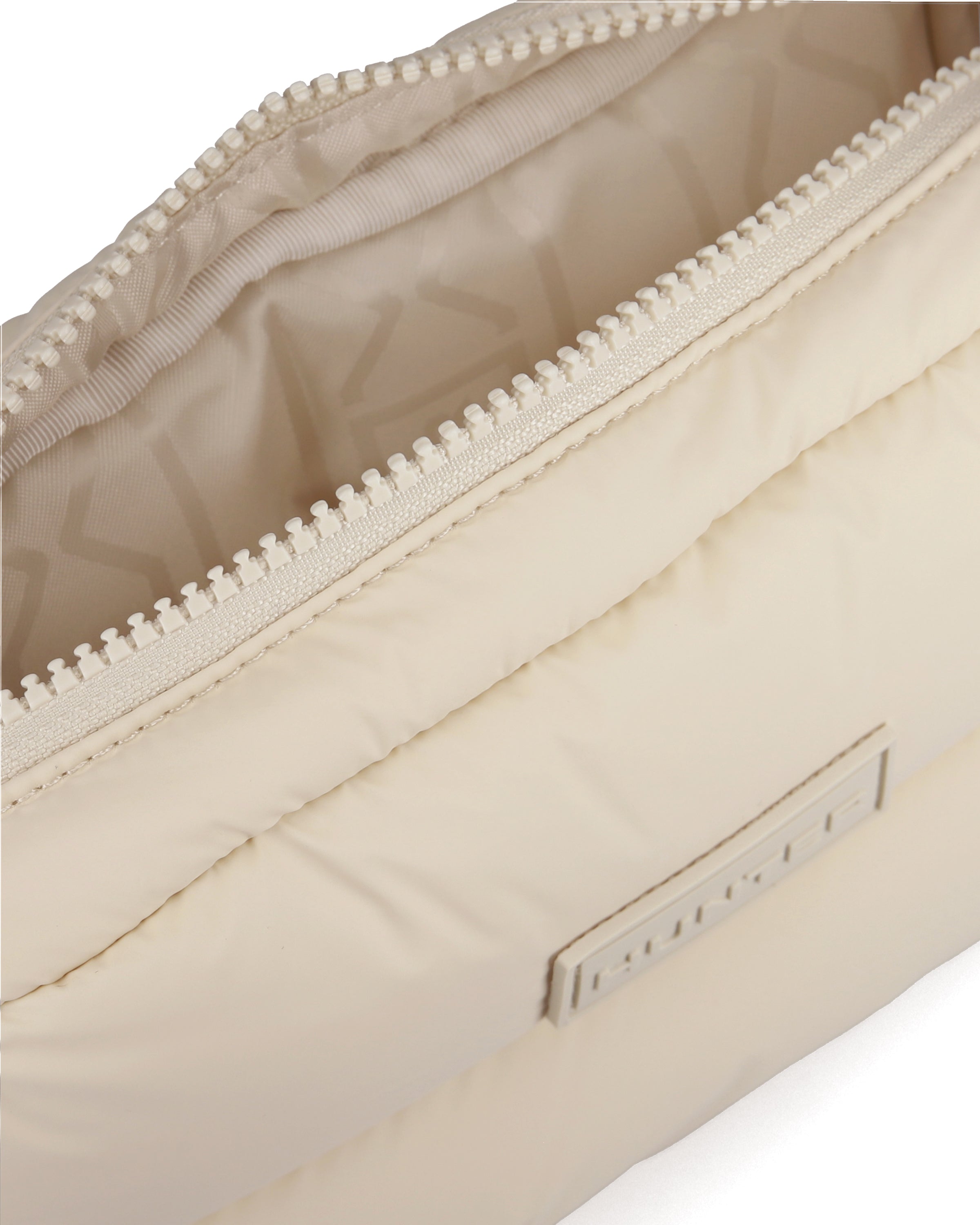 イントレピッド エクストラ パフド クロスボディ - キャンバスクリーム