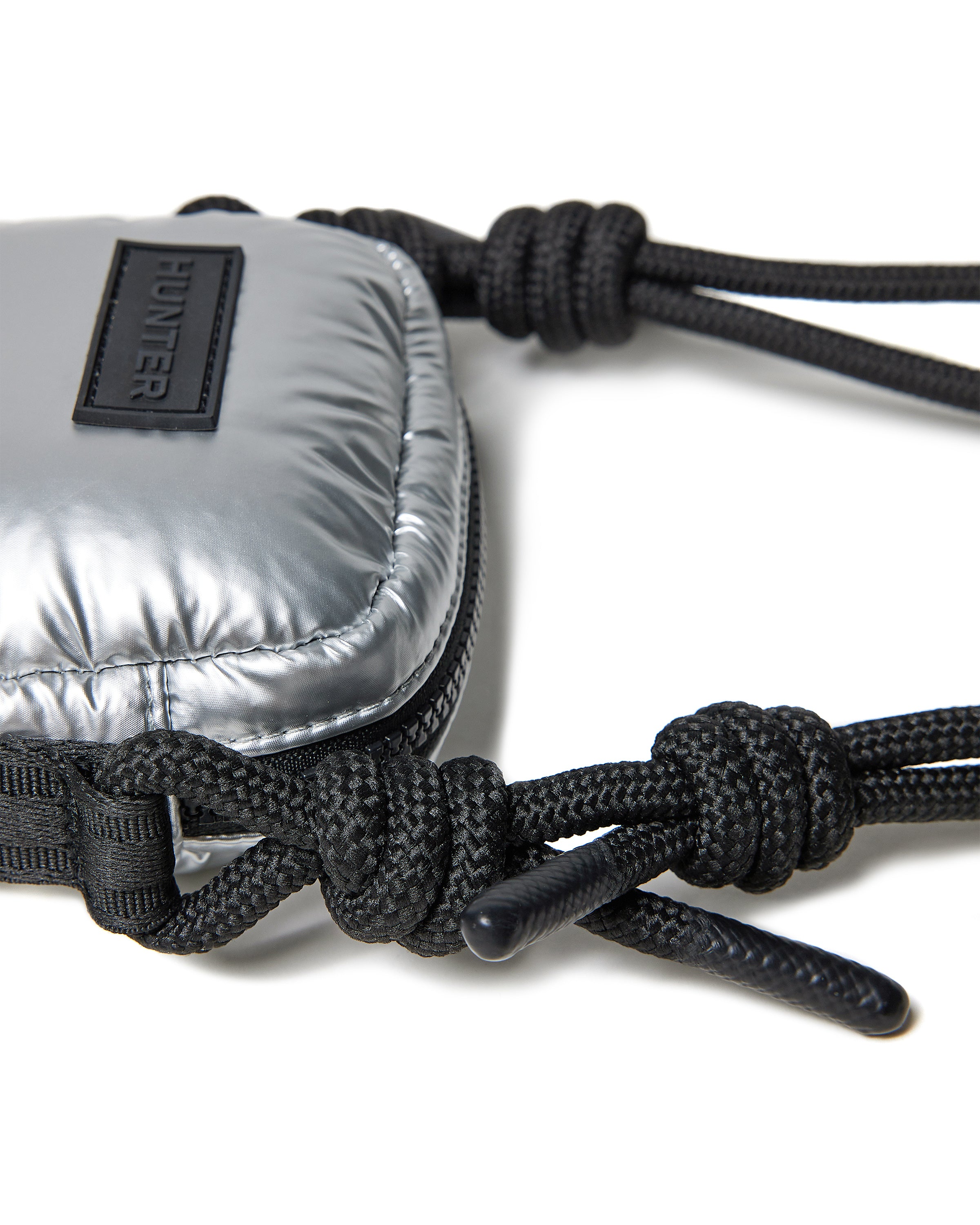 イントレピッド エクストラ パフド フォンポーチ - シルバー ホイル