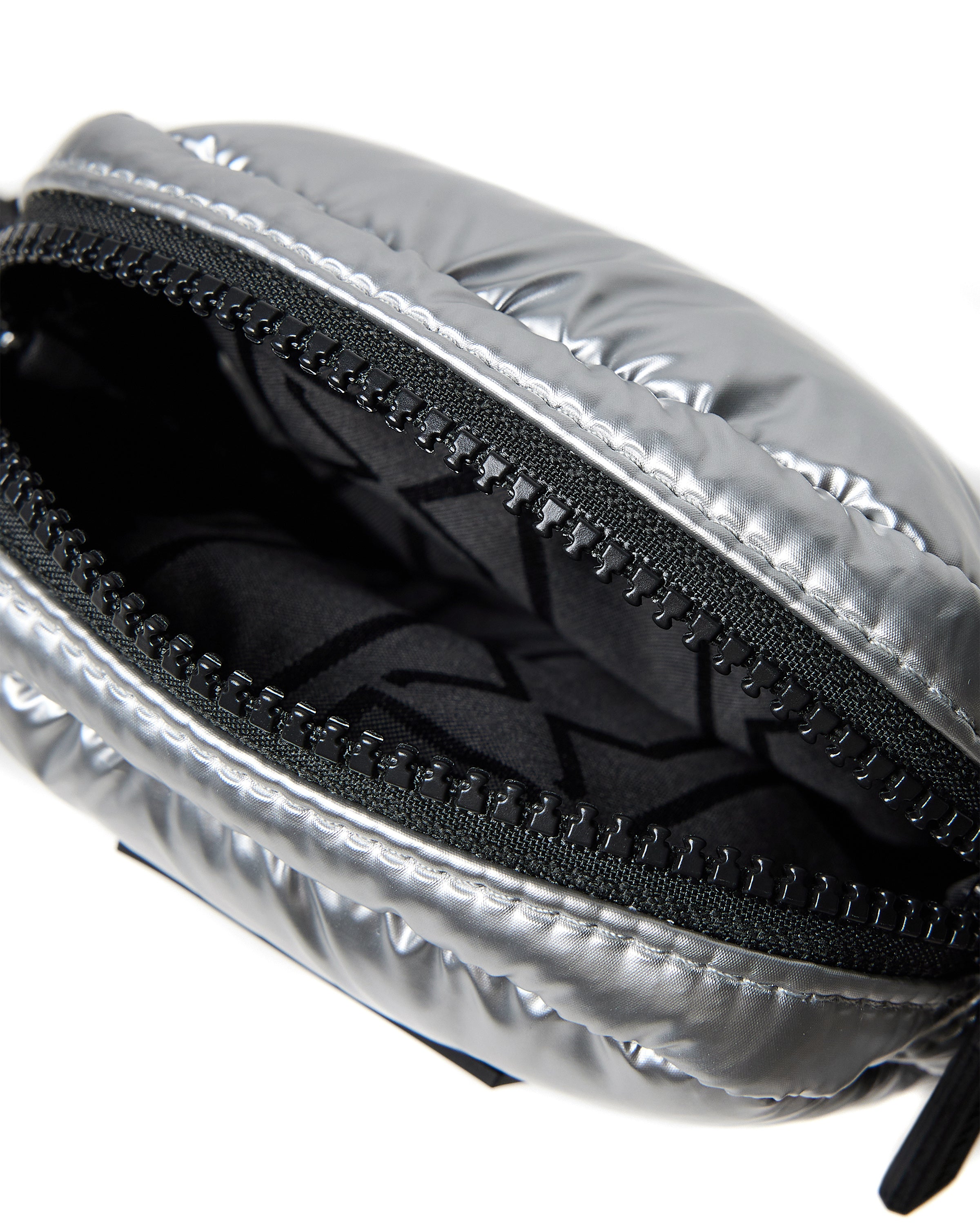 イントレピッド エクストラ パフド フォンポーチ - シルバー ホイル